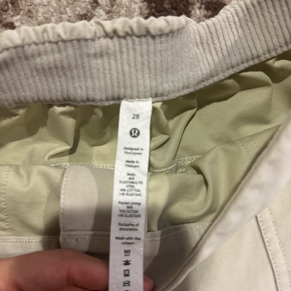 Lululemon Athletica Women's Cream Cargo Pants - Picture 3 of 3